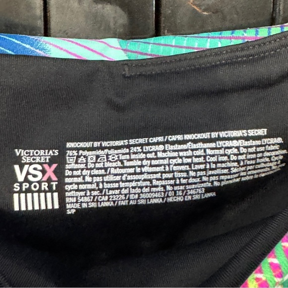 Victoria’s Secret Sport VSX Knockout Capri Leggings Multicolor Geo Print Size S - Picture 4 of 6